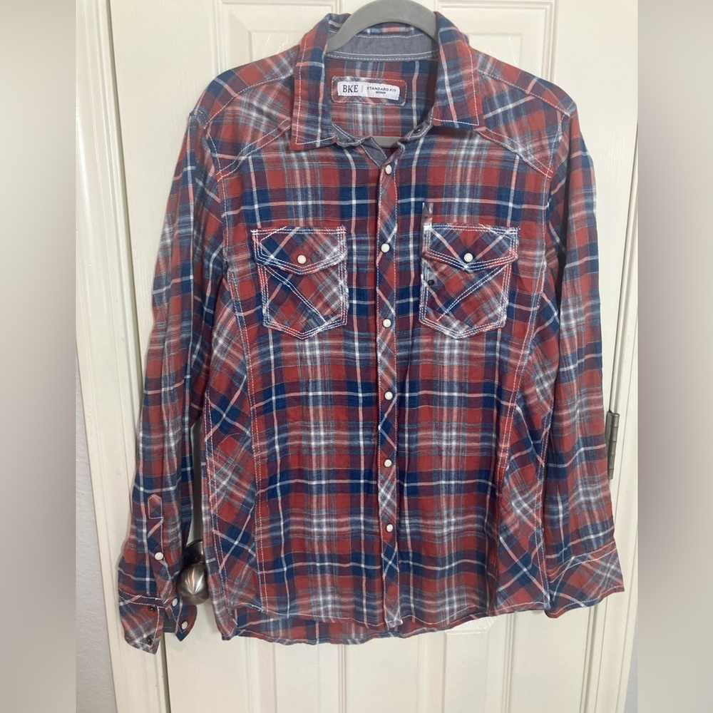 NWOT BKE Red and Blue Plaid Casual Shirt size M. 012025-0021